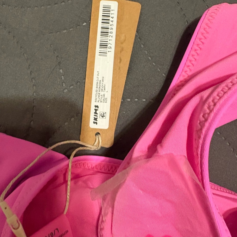 SKIMS recycled swim cut out plunge monokini TAFFY PINK nwt - Picture 9 of 9